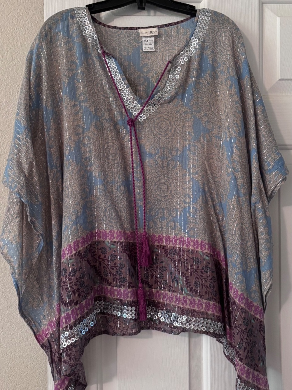 PEACE Poncho - Picture 3 of 8